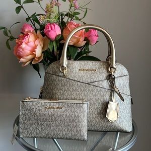 💕Michael Kors Gold Jet Set Purse And Wallet Set💕